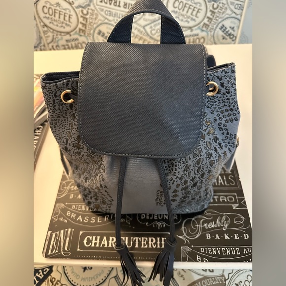 NWOT Karla Hanson RFID Travel Backpack - Picture 2 of 8